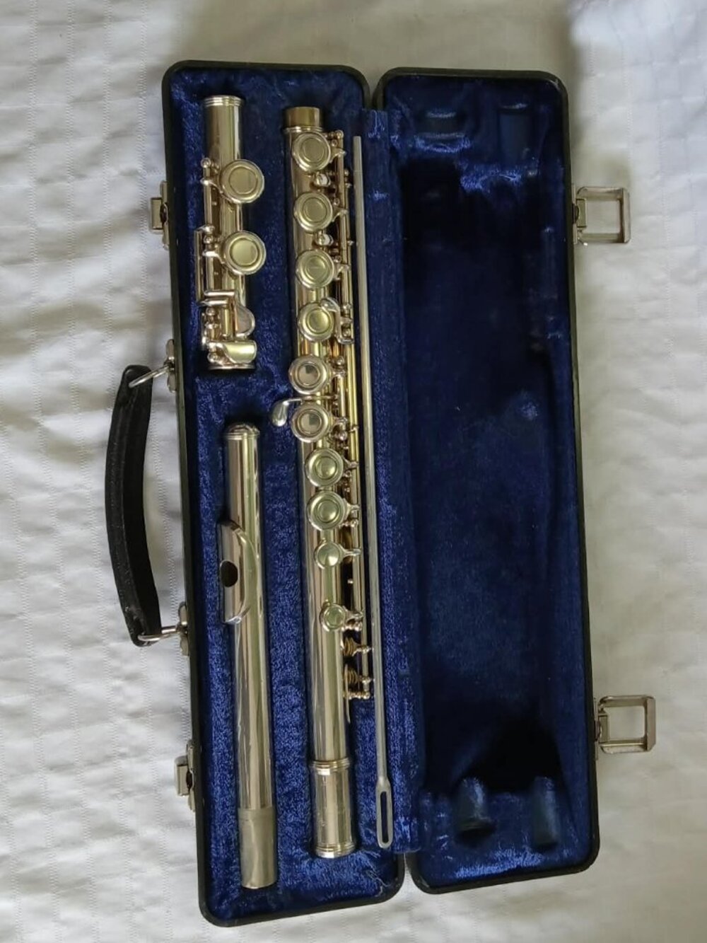 Long & McQuade Armstrong transverse flute intended for a school orchestra Used